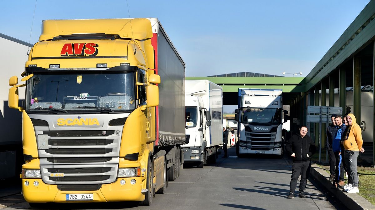 Slovenští autodopravci o půlnoci na 24 hodin zablokují hranici s Českem na dálnici D2
